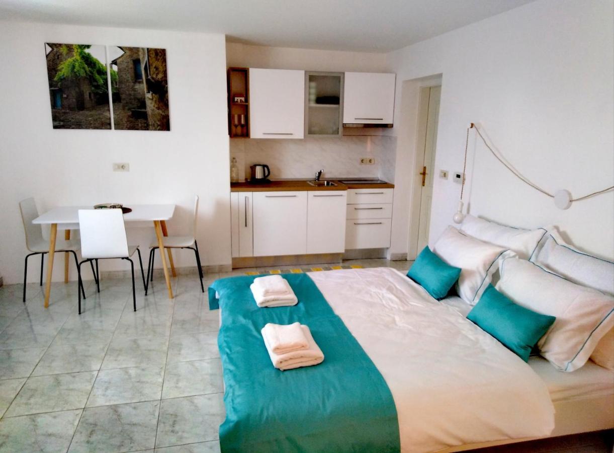 Olive Tree Apartments Umag Exterior photo